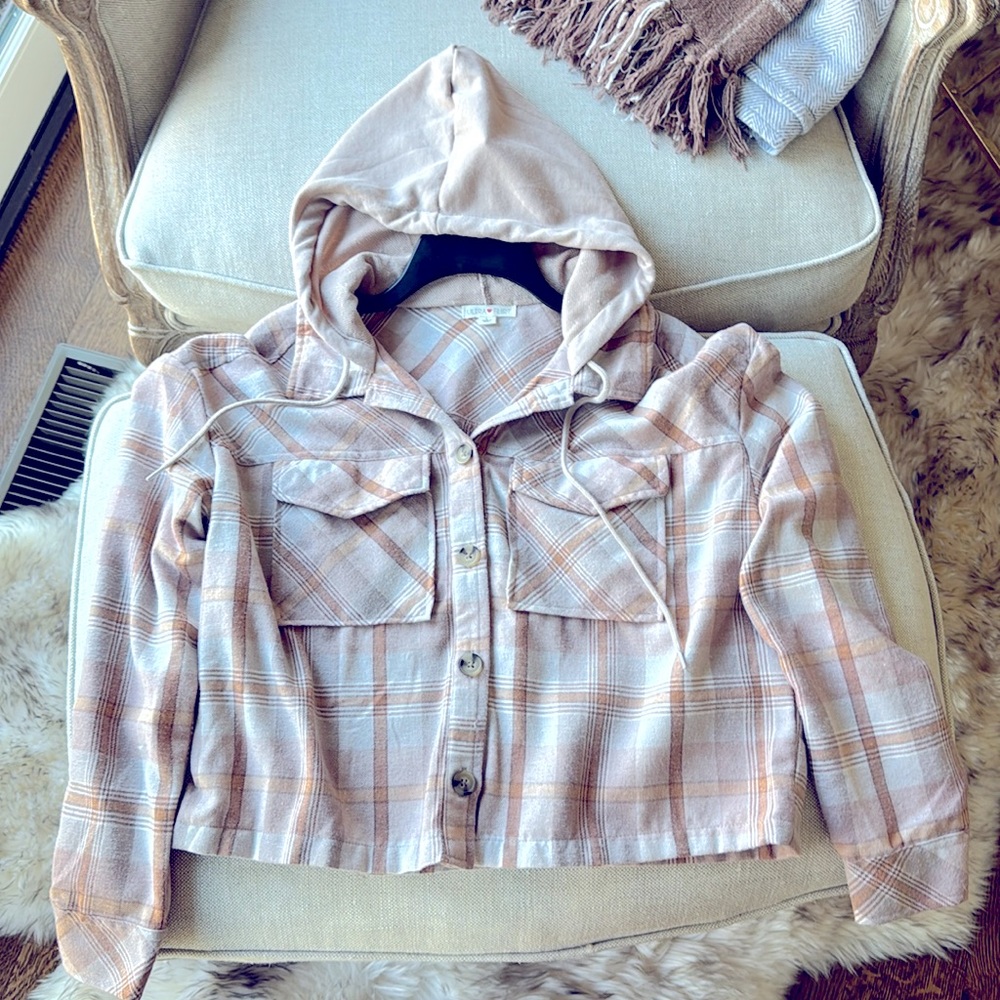 NWOT Crop top sweater with hood